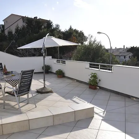 Crobeg Apartman Rab Town